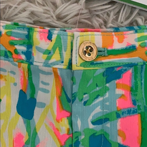 *S*O*L*D*           Lilly Pulitzer Shorts - Picture 2 of 4